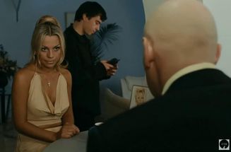 Blurred Whats the difference meme template