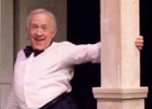 Blurred Leslie jordan meme template