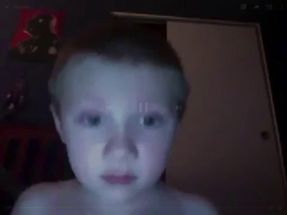 Blurred kid turns blue and screams meme template