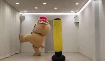 Blurred Chiitan hitting a yellow stick LONG meme template