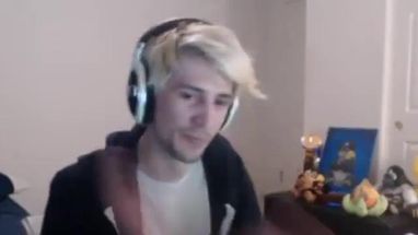 Blurred xQc Fast Clap meme template