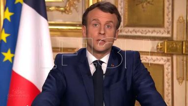 Blurred Macron en guerre meme template